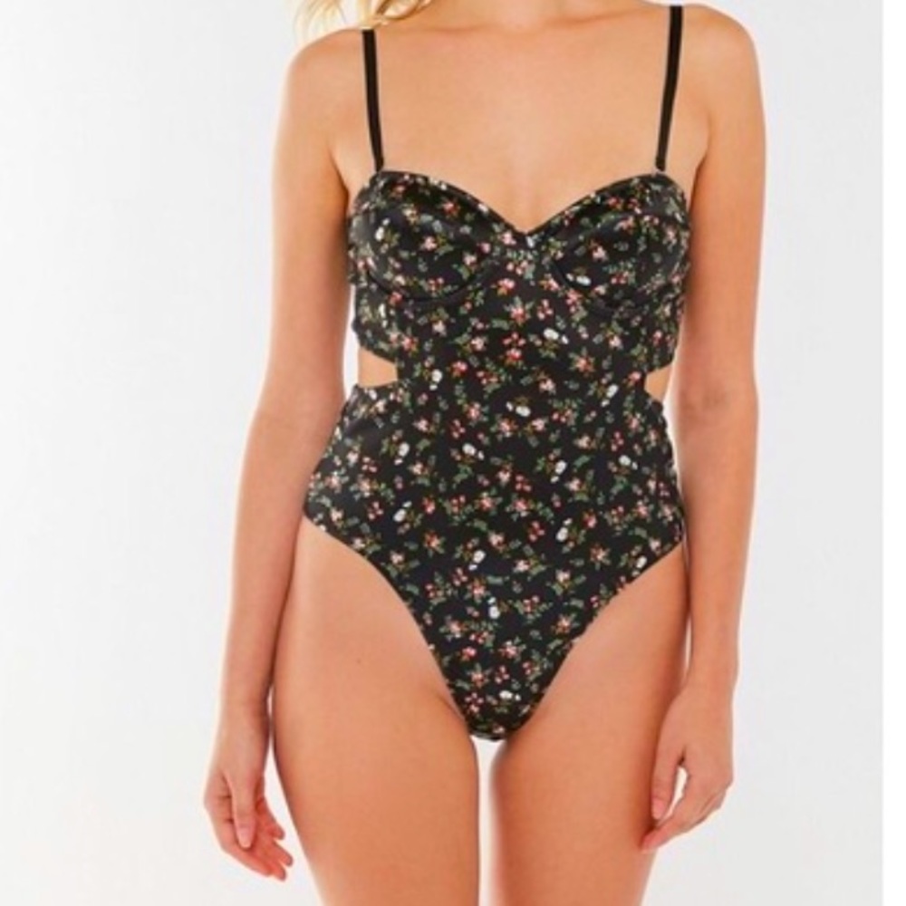 Urban outfitters bodysuit floral